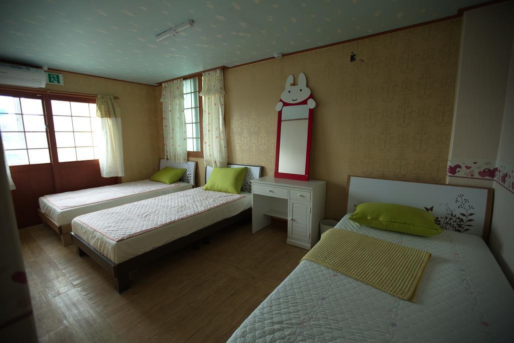 Gdygla Guesthouse Jeju Zimmer foto